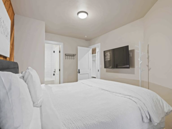 Beaver Creek Luxury Vacation Accommodation 200 Yard to Lift